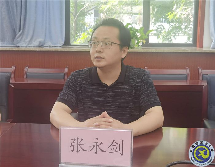 張校.jpg 張校.jpg