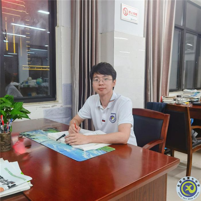 張冠楚.jpg 張冠楚.jpg