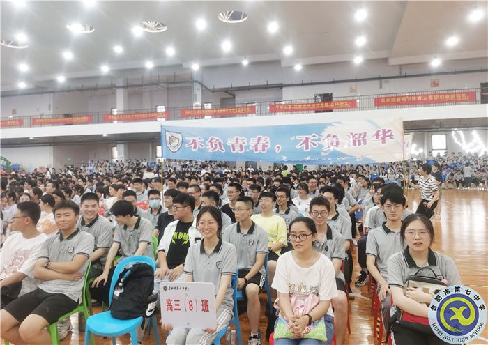 學(xué)生們2.jpg 學(xué)生們2.jpg