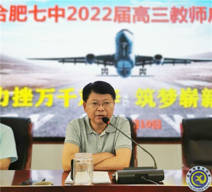 鄧校講話.jpg 鄧校講話.jpg