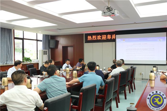 鄧校演講.jpg 鄧校演講.jpg