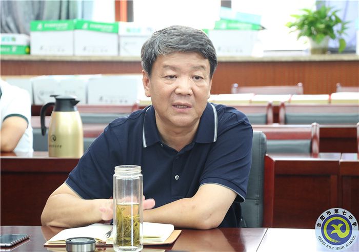 李校.jpg 李校.jpg