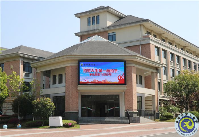 扣好人生第一?？圩?jpg