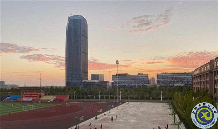 乘風(fēng)遠(yuǎn)行萬(wàn)里舟 不忘師恩如皓月(圖1) 乘風(fēng)遠(yuǎn)行萬(wàn)里舟 不忘師恩如皓月(圖1)