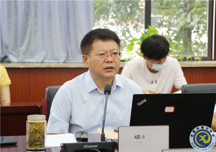 鄧校.jpg 鄧校.jpg