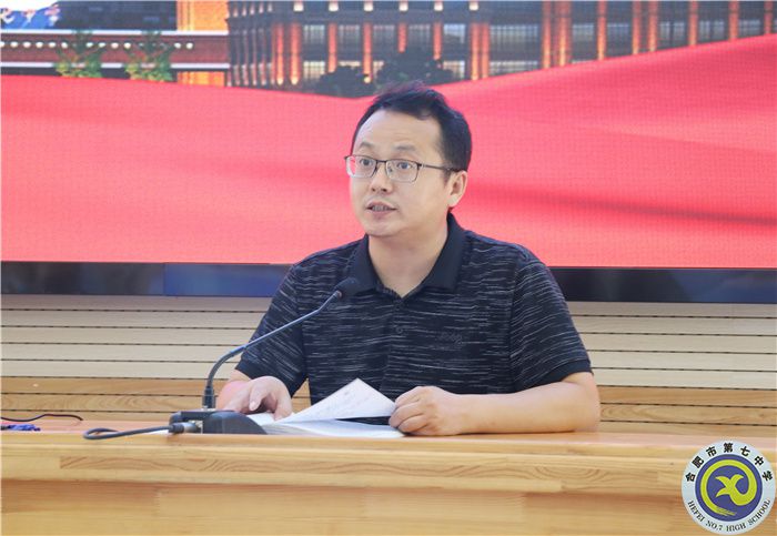 張校.jpg 張校.jpg