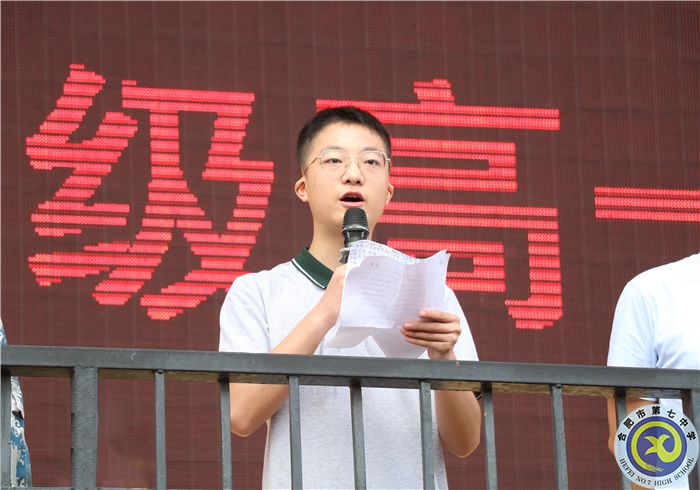 新生代表.jpg 新生代表.jpg