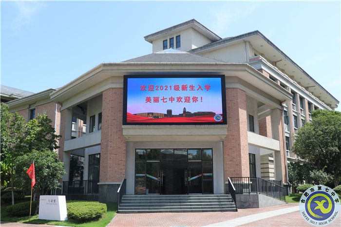 庾郎最年少，青草妒春袍(圖1)