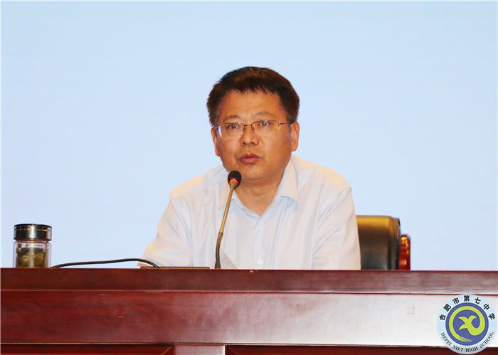 鄧校.jpg 鄧校.jpg