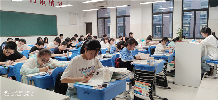 厲兵秣馬迎開(kāi)學(xué) 風(fēng)雨同行展新篇(圖5) 厲兵秣馬迎開(kāi)學(xué) 風(fēng)雨同行展新篇(圖5)