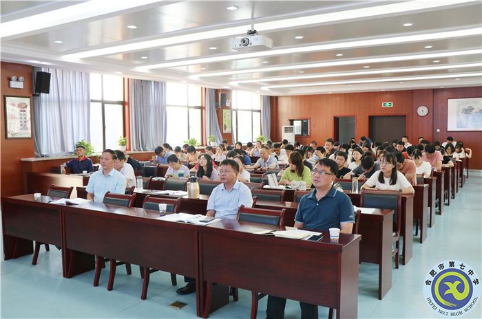 與會(huì)人員.jpg 與會(huì)人員.jpg