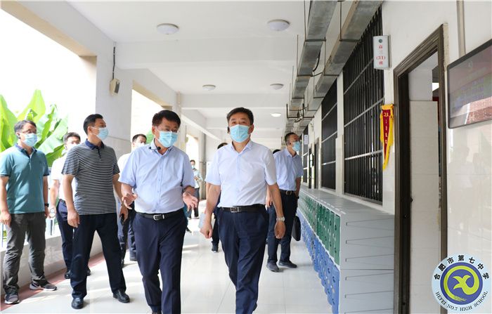 教育部基礎(chǔ)教育司司長呂玉剛一行調(diào)研合肥七中(圖5) 教育部基礎(chǔ)教育司司長呂玉剛一行調(diào)研合肥七中(圖5)