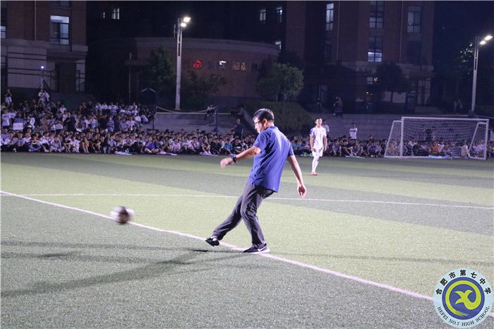 劉校開球.jpg 劉校開球.jpg