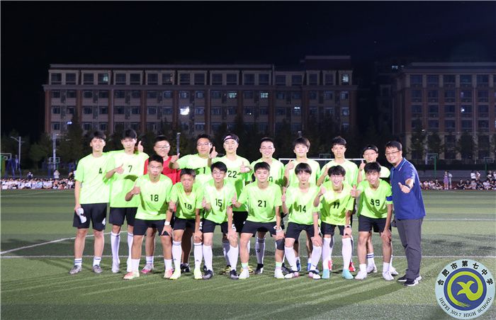 學(xué)生隊合影.jpg 學(xué)生隊合影.jpg