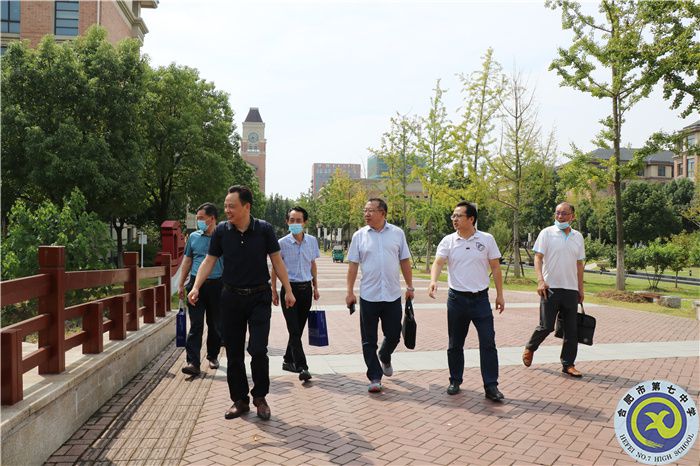 參觀校園.jpg 參觀校園.jpg