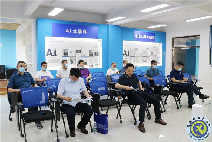 考察團(tuán)聽課中.jpg 考察團(tuán)聽課中.jpg