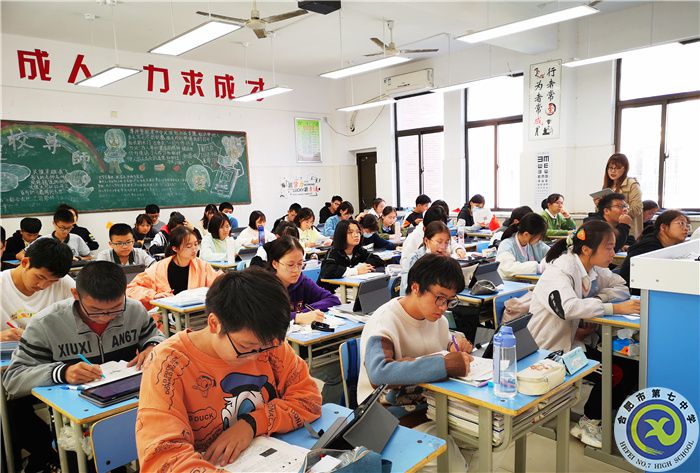 吳越老師.jpg 吳越老師.jpg