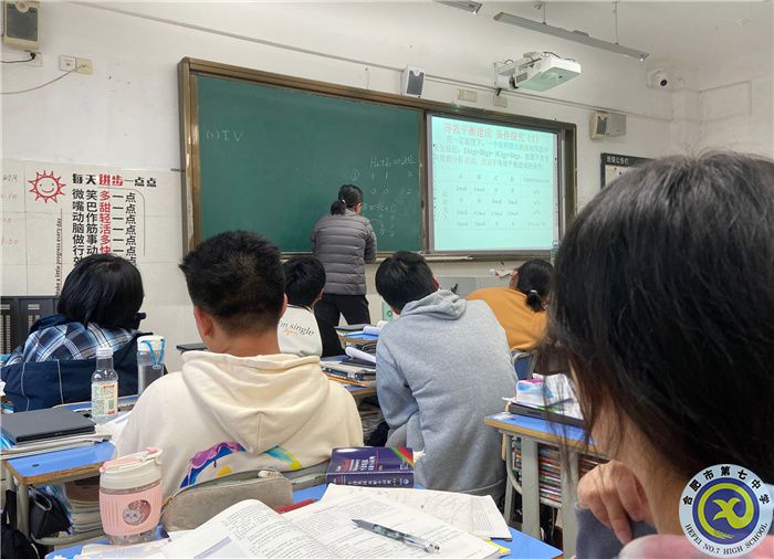 武凱上課圖1.jpg 武凱上課圖1.jpg