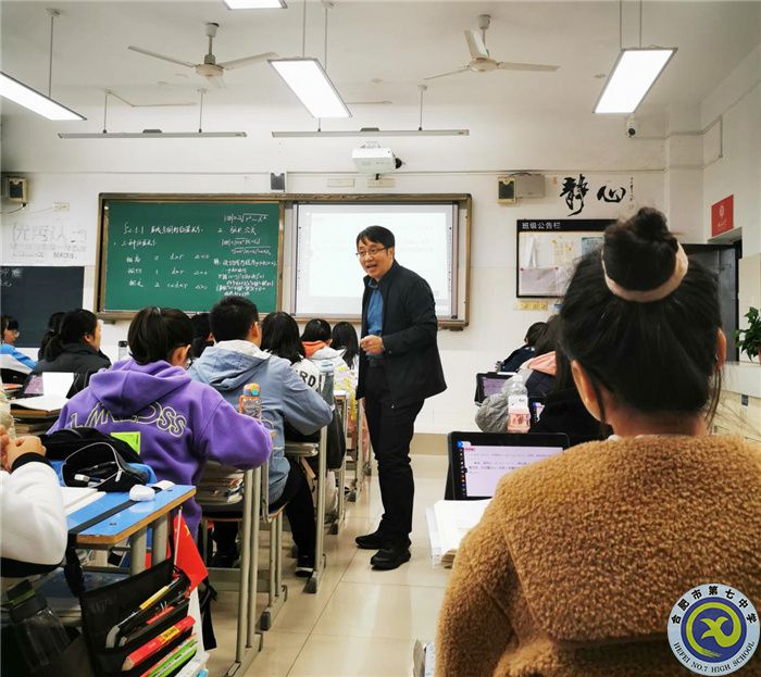 圖為劉先群副校長(zhǎng)示范課.jpg