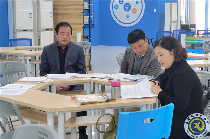 評(píng)委們.jpg 評(píng)委們.jpg