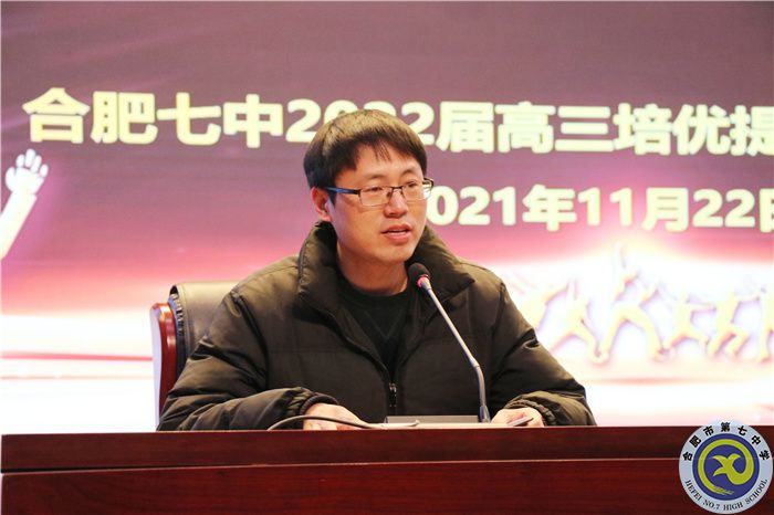 教師代表.jpg 教師代表.jpg