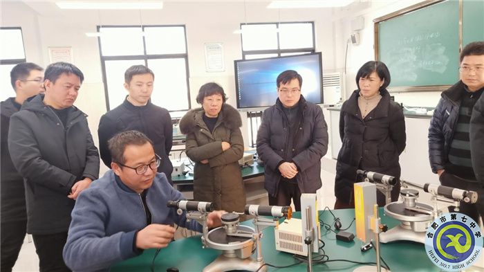 圖為分光光度計的調(diào)試使用.jpg 圖為分光光度計的調(diào)試使用.jpg