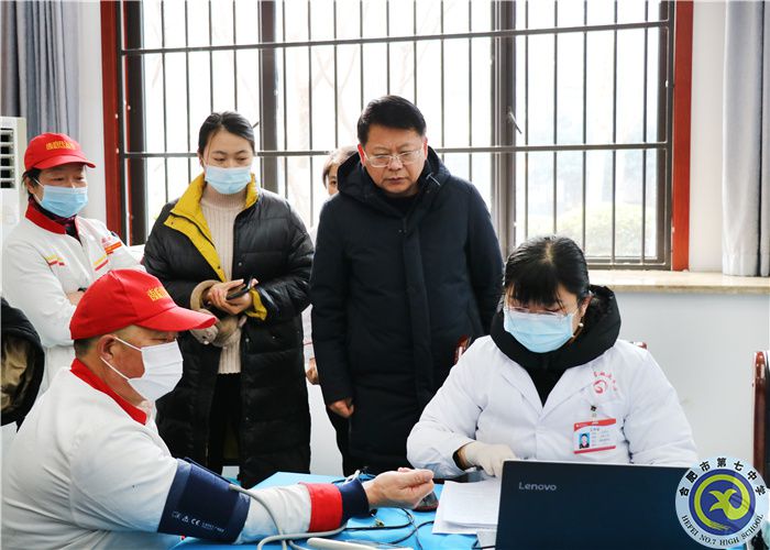 鄧校查看.jpg 鄧校查看.jpg