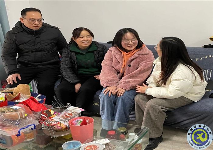 合肥七中高二理科實(shí)驗(yàn)班組團(tuán)家訪活動(dòng)(圖4) 合肥七中高二理科實(shí)驗(yàn)班組團(tuán)家訪活動(dòng)(圖4)