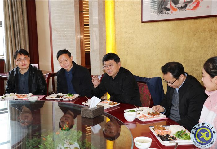 合肥七中第一期“校長(zhǎng)午餐會(huì)”圓滿完成(圖2) 合肥七中第一期“校長(zhǎng)午餐會(huì)”圓滿完成(圖2)