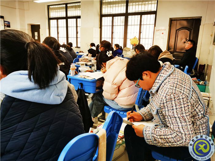 合肥七中高三政治組開展二輪復(fù)習(xí)研討活動(圖2) 合肥七中高三政治組開展二輪復(fù)習(xí)研討活動(圖2)