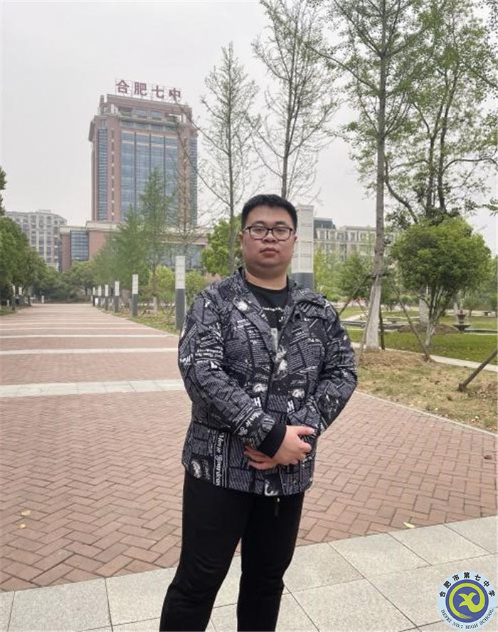 圖為謝晗老師.jpg 圖為謝晗老師.jpg