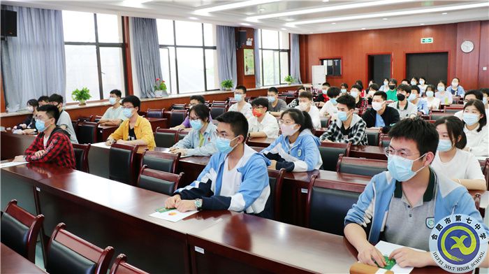 團委:合肥七中舉行第44期中學(xué)生團校畢業(yè)典禮暨新團員入團儀式(圖5) 團委:合肥七中舉行第44期中學(xué)生團校畢業(yè)典禮暨新團員入團儀式(圖5)