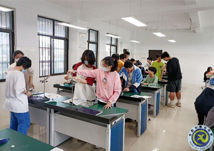 走進(jìn)物理實(shí)驗(yàn) 感悟理學(xué)新知(圖1) 走進(jìn)物理實(shí)驗(yàn) 感悟理學(xué)新知(圖1)