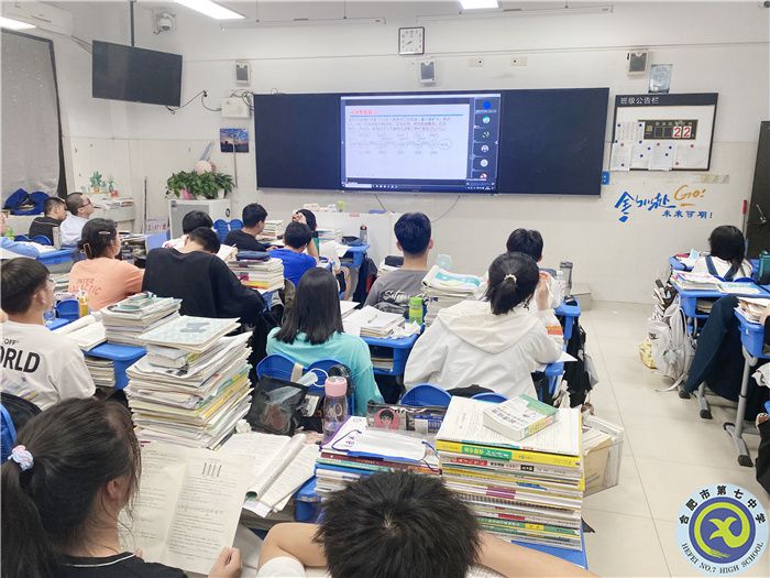 聽課現(xiàn)場.jpg 聽課現(xiàn)場.jpg