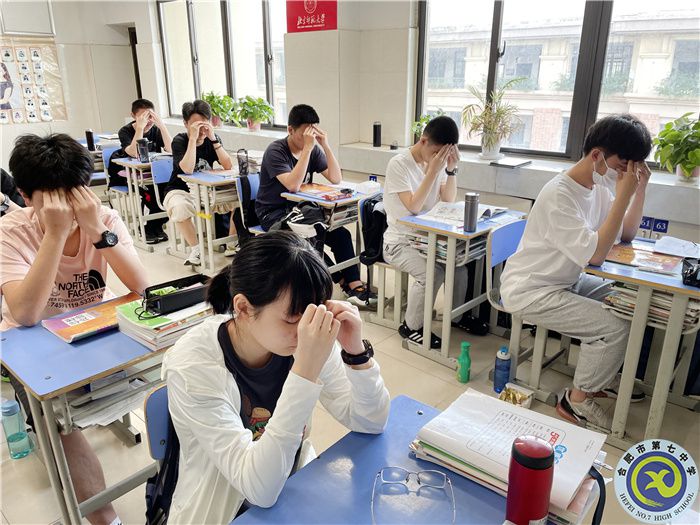 合肥七中開(kāi)展第27個(gè)“全國(guó)愛(ài)眼日”主題宣傳系列活動(dòng)(圖2) 合肥七中開(kāi)展第27個(gè)“全國(guó)愛(ài)眼日”主題宣傳系列活動(dòng)(圖2)