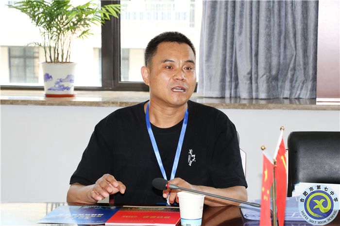 蘭州大學(xué)向合肥七中授牌“優(yōu)秀生源基地”(圖2) 蘭州大學(xué)向合肥七中授牌“優(yōu)秀生源基地”(圖2)