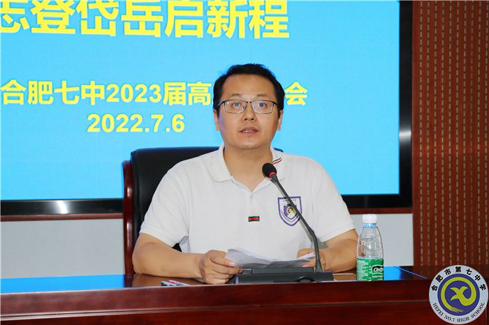 張校.jpg 張校.jpg