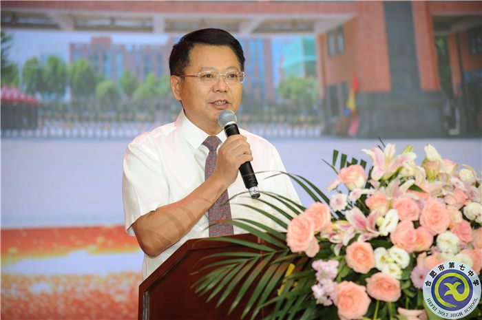 鄧校講話.jpg 鄧校講話.jpg