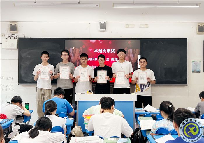 卓越貢獻獎.jpg 卓越貢獻獎.jpg