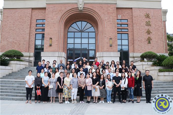 家委會合影.jpg 家委會合影.jpg