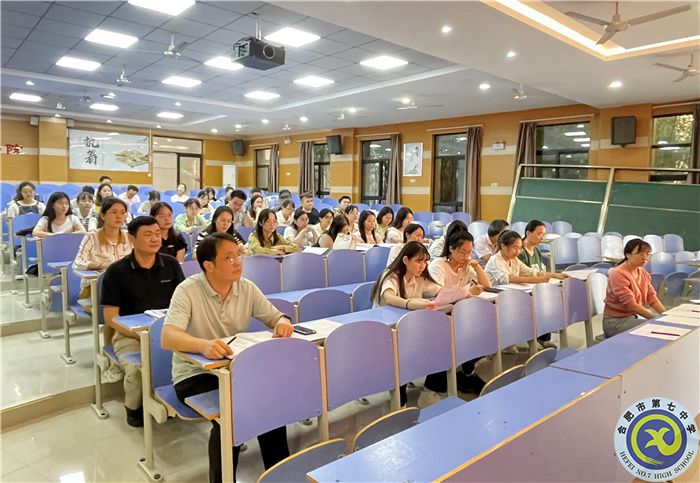 合肥七中2022級高一年級舉行“青藍(lán)工程”師徒結(jié)對啟動儀式(圖2)