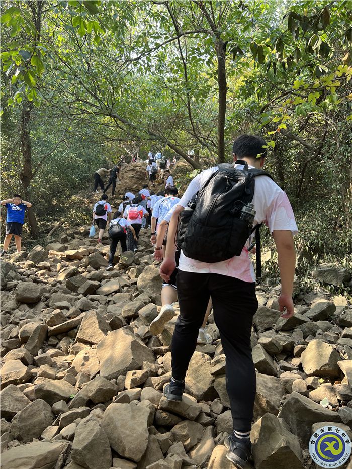 師生共攀頌祖國 攜手喜迎二十大(圖2) 師生共攀頌祖國 攜手喜迎二十大(圖2)