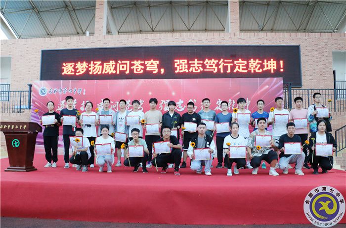 優(yōu)秀志愿者表彰.jpg 優(yōu)秀志愿者表彰.jpg