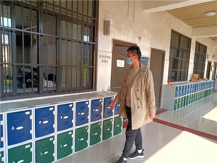 12李歆輝老師巡視午休生.jpg 12李歆輝老師巡視午休生.jpg