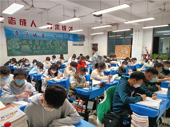 17晚自習(xí).jpg 17晚自習(xí).jpg