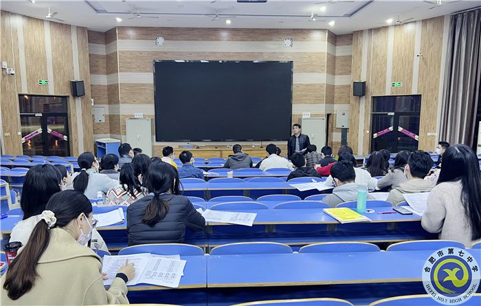 合肥七中高三年級(jí)有序開展高考報(bào)名工作(圖1) 合肥七中高三年級(jí)有序開展高考報(bào)名工作(圖1)