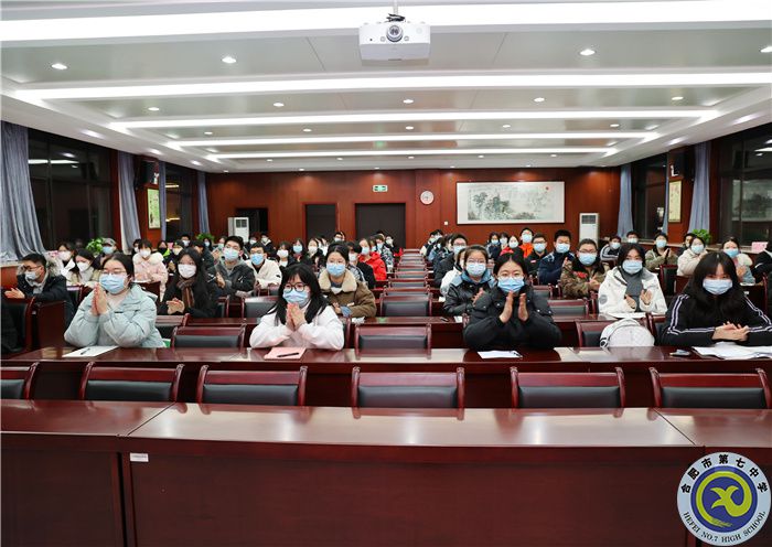 合肥七中第二十一期業(yè)余黨校正式開班(圖5) 合肥七中第二十一期業(yè)余黨校正式開班(圖5)