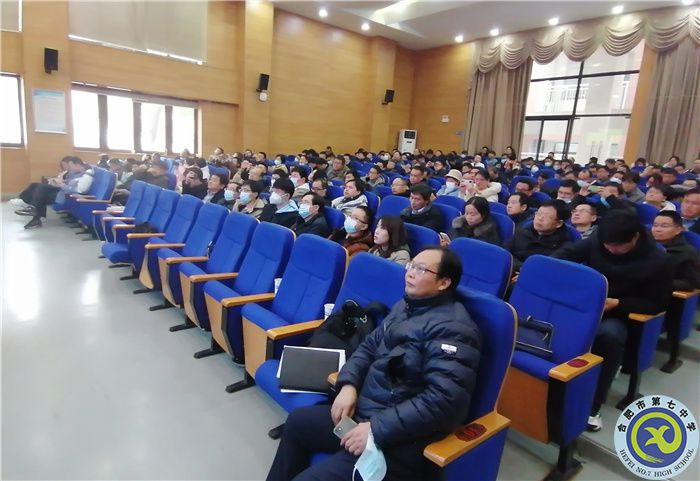 高三物理組全員認真聽取報告.jpg 高三物理組全員認真聽取報告.jpg