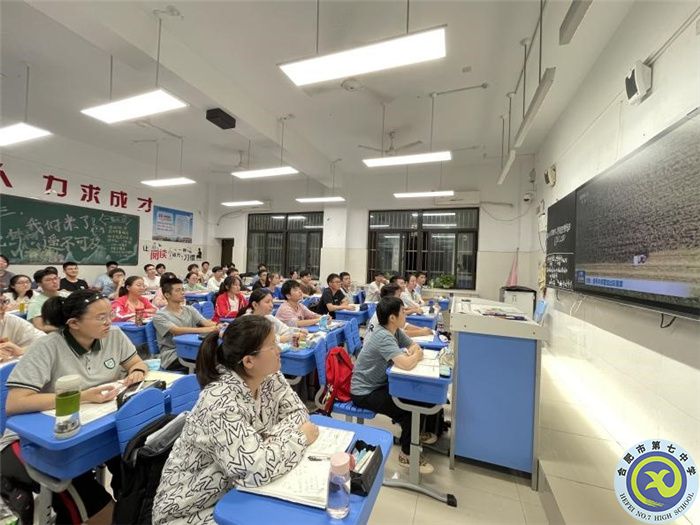 收看新聞聯(lián)播.jpg 收看新聞聯(lián)播.jpg