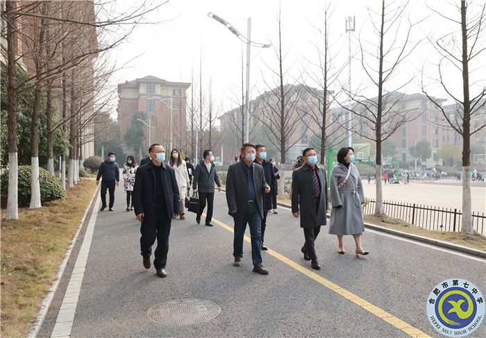 新華公學(xué)考察團蒞臨合肥七中參觀考察(圖2) 新華公學(xué)考察團蒞臨合肥七中參觀考察(圖2)